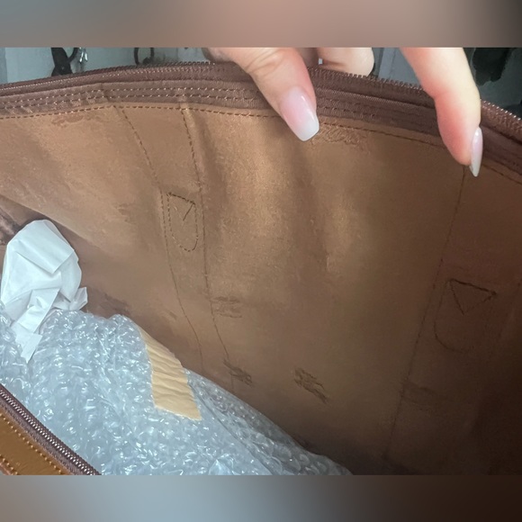 Burberry duffle traveling bag - Picture 15 of 17